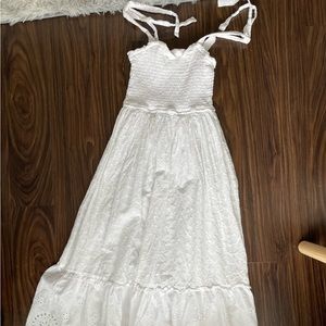 White flowy floral midi dress size s